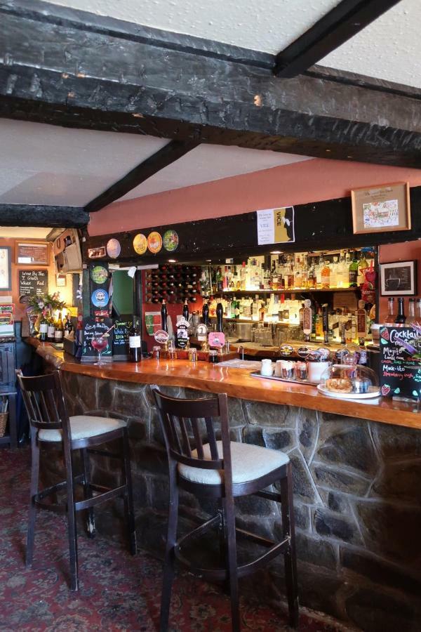 The Lamb Inn 크레디톤 외부 사진